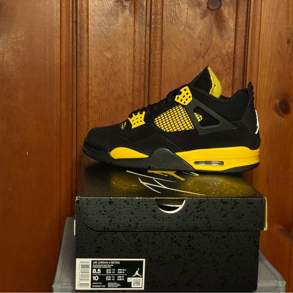 THUNDER JORDAN 4 Retro - Picture 1 of 2